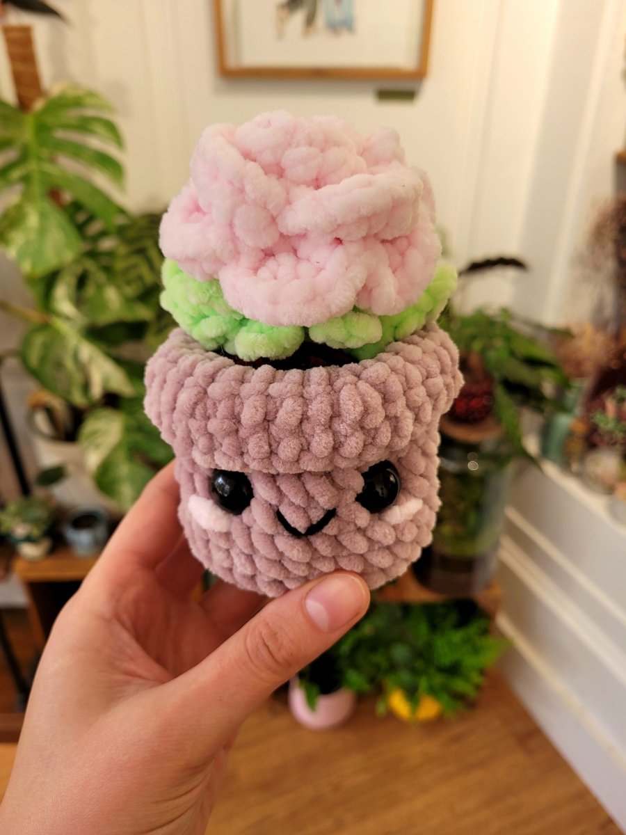 Plante en Crochet - Hell of Persephone - Rose Pastel - shop_name artisanat Fait_main Fabriqué_en_france Création_unique